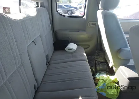 2000 Toyota Tundra Sr5 from USA, damaged, VIN 5TBRN3418YS105142